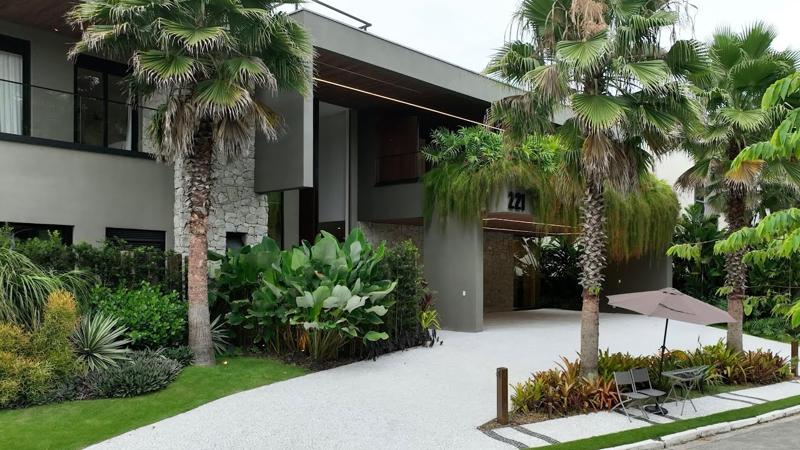 Vídeo: Casa de 6 suítes com 855 m², Módulo 12