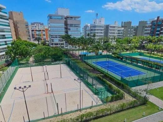 Quadras de areia e tênis do clube compartilhado do Módulo 07, Riviera de São Lourenço