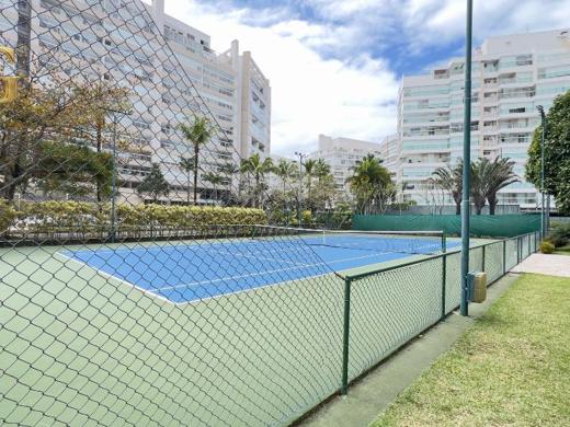 Quadra de tênis do clube compartilhado do Módulo 08, Riviera de São Lourenço